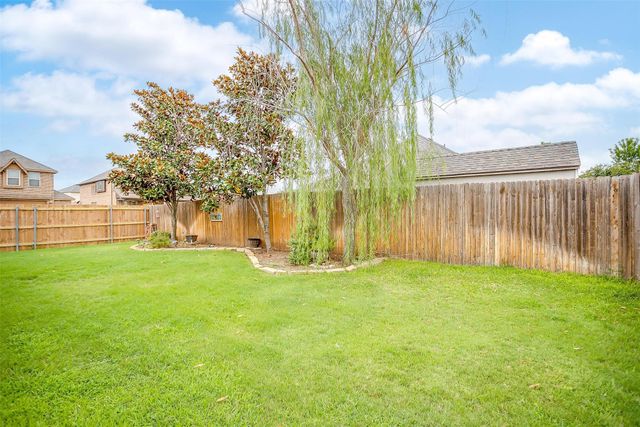 807 Silverthorne Drive, Burleson, TX 76028