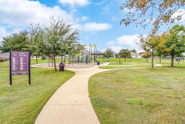 807 Silverthorne Drive, Burleson, TX 76028
