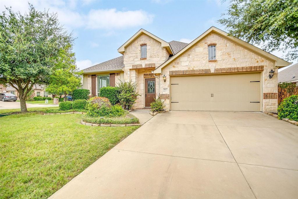 807 Silverthorne Drive, Burleson, TX 76028
