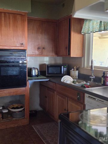 3630 White Lane, Bakersfield, CA 93309