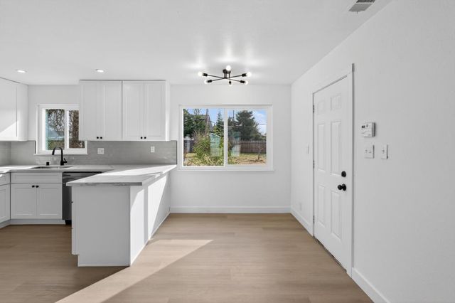 10604 Valley View Dr, Rancho Cordova, CA 95670