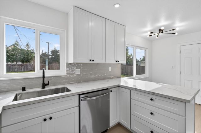 10604 Valley View Dr, Rancho Cordova, CA 95670