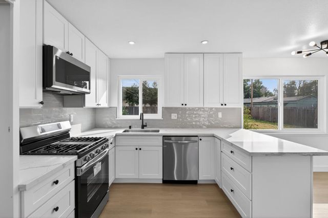 10604 Valley View Dr, Rancho Cordova, CA 95670