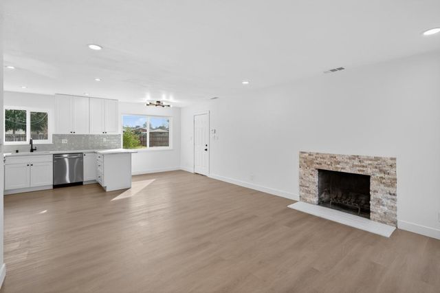 10604 Valley View Dr, Rancho Cordova, CA 95670