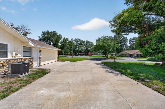 2704 BURGOYNE PLACE, Deland, FL 32720