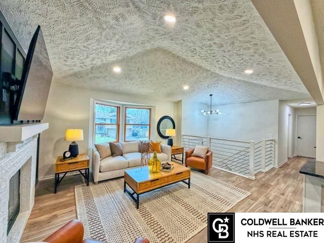 14824 Hillside Plaza, Omaha, NE 68154