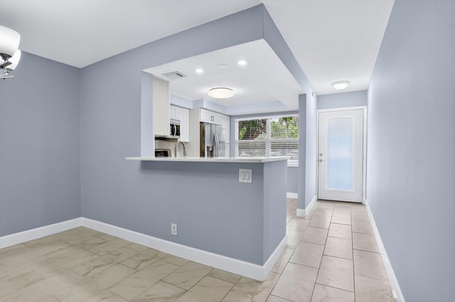 2003 Granada Drive F1, Coconut Creek, FL 33066