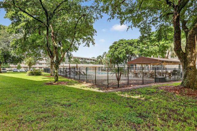 2003 Granada Drive F1, Coconut Creek, FL 33066