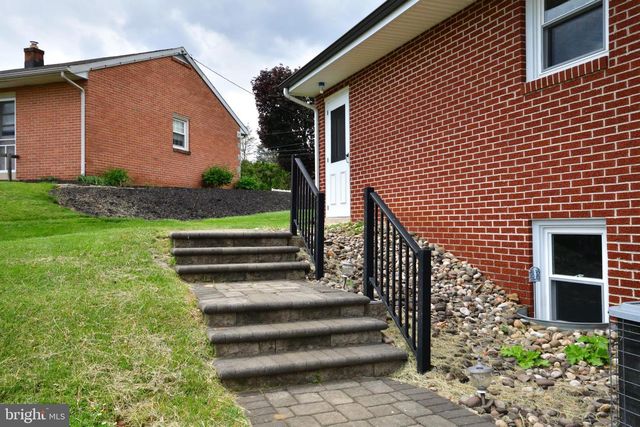 556 OAK RIDGE DR, Millersville, PA 17551