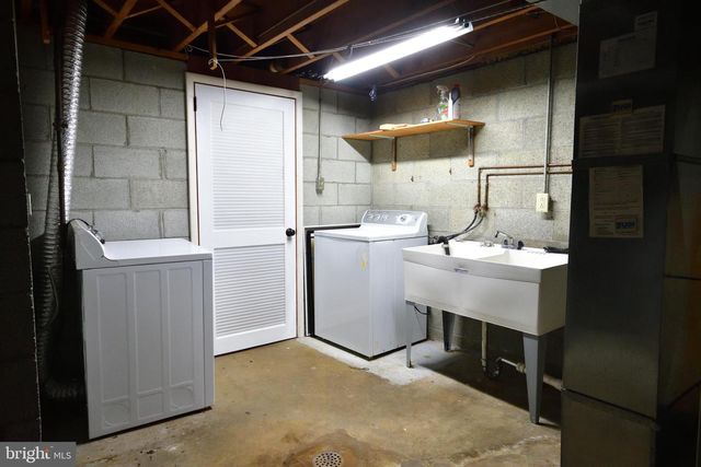 556 OAK RIDGE DR, Millersville, PA 17551