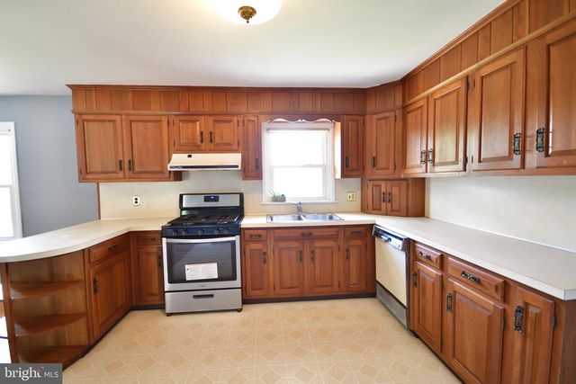 556 OAK RIDGE DR, Millersville, PA 17551