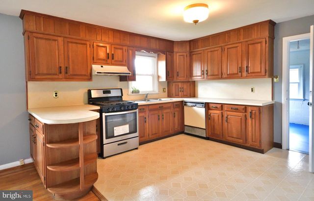 556 OAK RIDGE DR, Millersville, PA 17551