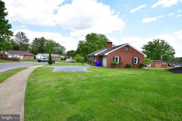 556 OAK RIDGE DR, Millersville, PA 17551