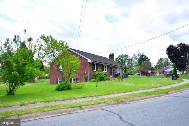 556 OAK RIDGE DR, Millersville, PA 17551