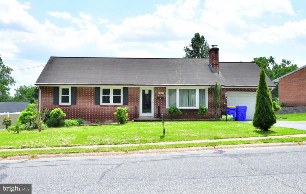 556 OAK RIDGE DR, Millersville, PA 17551