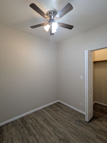 8209 S Coles Avenue, Chicago, IL 60617