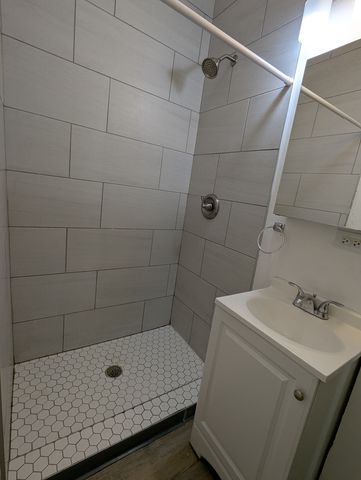 8209 S Coles Avenue, Chicago, IL 60617