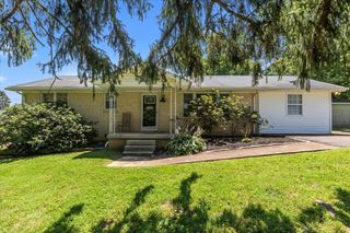 1109 N Charlotte St, Dickson, TN 37055