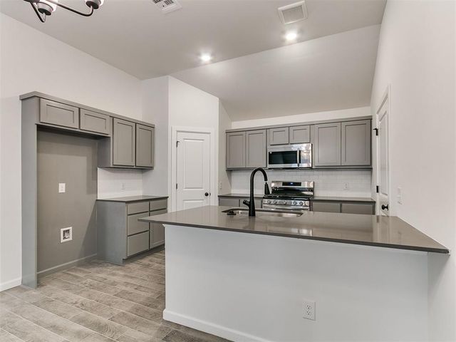 20648 Brush Creek Boulevard, Harrah, OK 73045