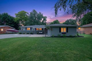 5845 Olympic Parkway, Waterford, MI 48329