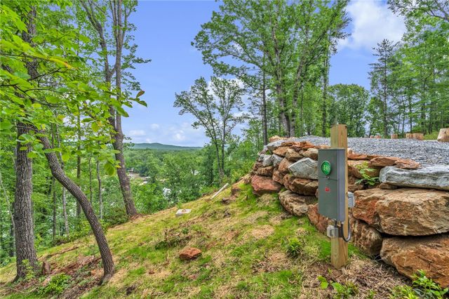 204 Whitewater Lake Road, Tamassee, SC 29686