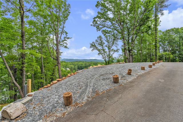 204 Whitewater Lake Road, Tamassee, SC 29686