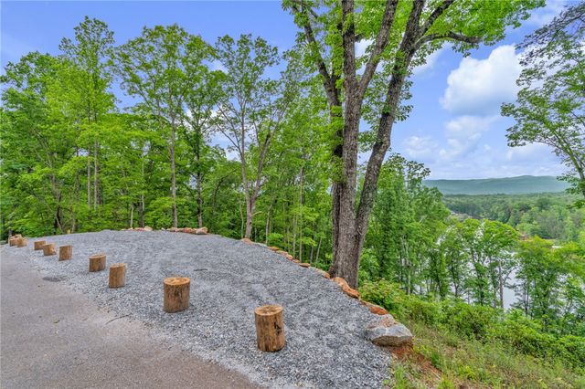204 Whitewater Lake Road, Tamassee, SC 29686