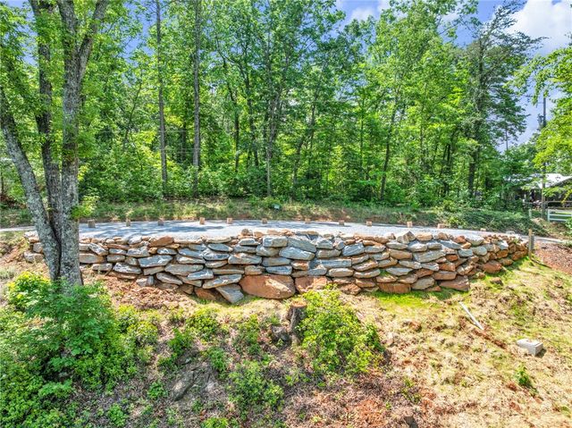 204 Whitewater Lake Road, Tamassee, SC 29686