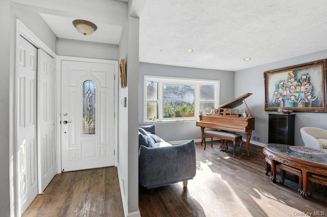 58 Circle Drive, Syosset, NY 11791