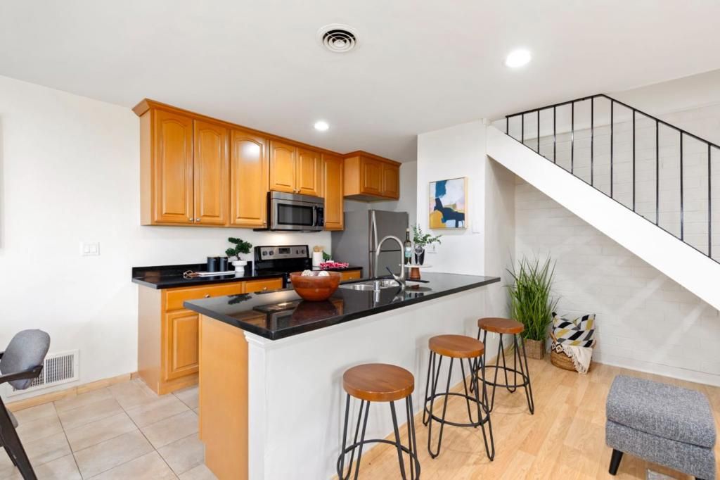 Image 8 of property listing at 5715 Calmor Avenue 3, San Jose, CA 95123