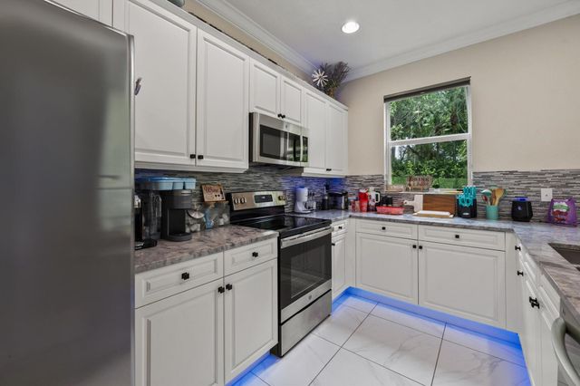 1813 NW Cataluna Circle, Port St Lucie, FL 34986