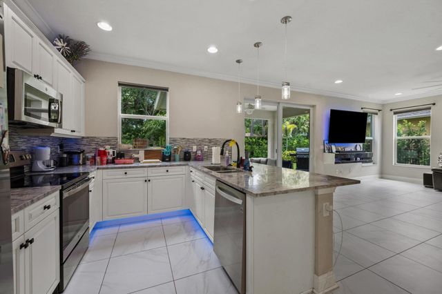 1813 NW Cataluna Circle, Port St Lucie, FL 34986
