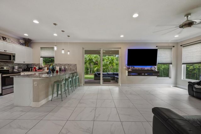 1813 NW Cataluna Circle, Port St Lucie, FL 34986