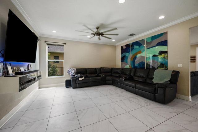 1813 NW Cataluna Circle, Port St Lucie, FL 34986