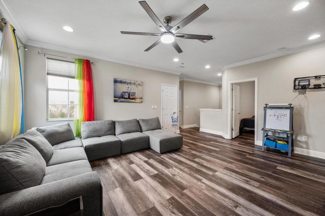 1813 NW Cataluna Circle, Port St Lucie, FL 34986