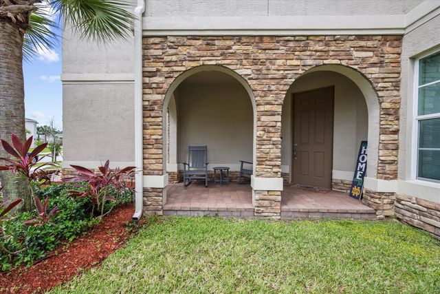 1813 NW Cataluna Circle, Port St Lucie, FL 34986