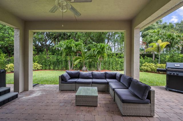 1813 NW Cataluna Circle, Port St Lucie, FL 34986
