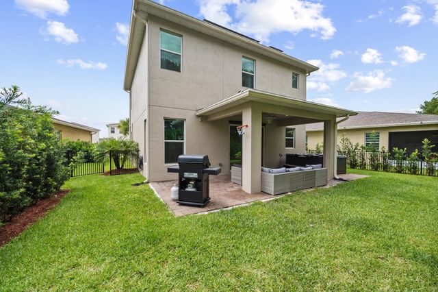 1813 NW Cataluna Circle, Port St Lucie, FL 34986