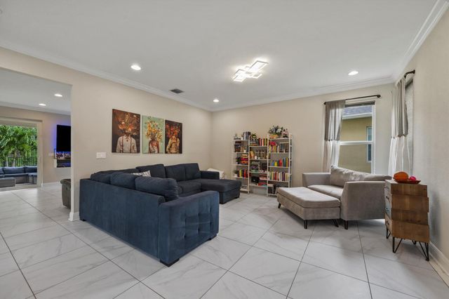 1813 NW Cataluna Circle, Port St Lucie, FL 34986