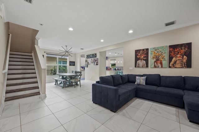 1813 NW Cataluna Circle, Port St Lucie, FL 34986