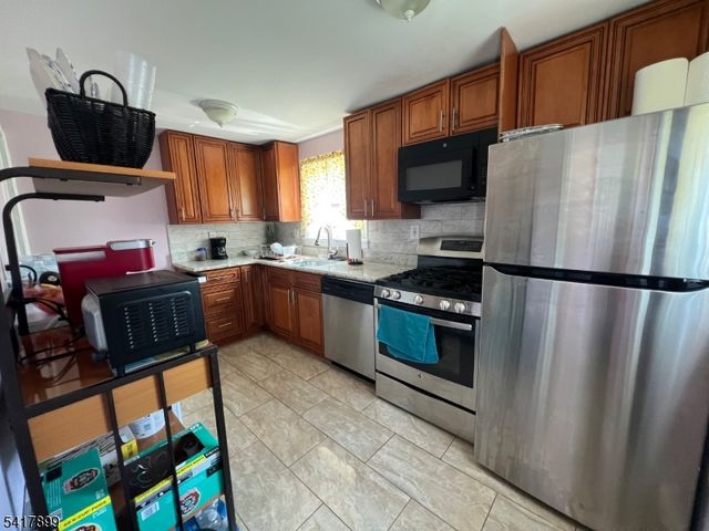 70 Bernard St, Carteret Boro, NJ 07008