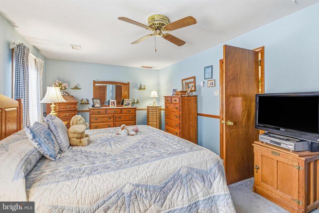 312 ROYAL AVE, North Wales, PA 19454