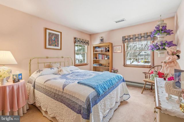 312 ROYAL AVE, North Wales, PA 19454