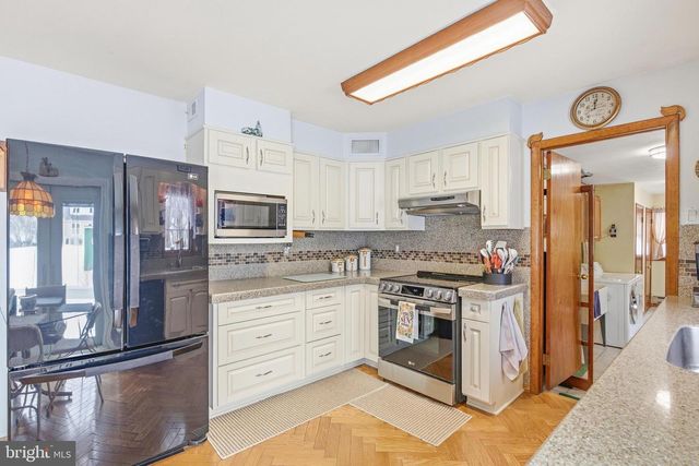 312 ROYAL AVE, North Wales, PA 19454