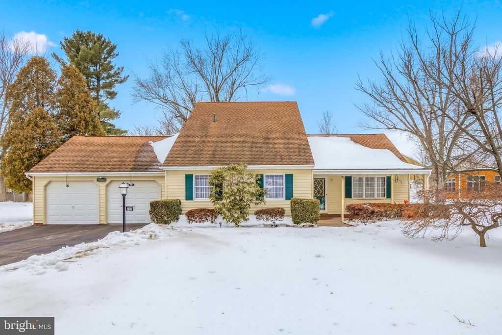 312 ROYAL AVE, North Wales, PA 19454