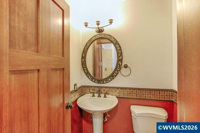 4055 Westwood Dr, Tillamook, OR 97141