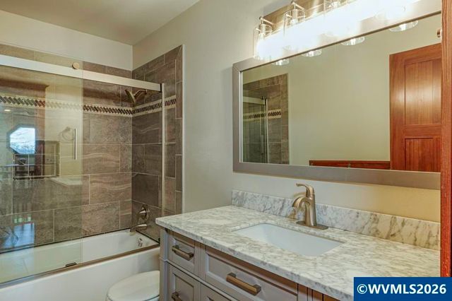 4055 Westwood Dr, Tillamook, OR 97141
