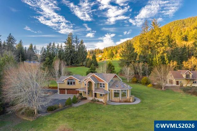 4055 Westwood Dr, Tillamook, OR 97141