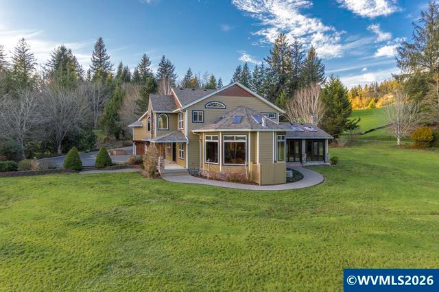 4055 Westwood Dr, Tillamook, OR 97141