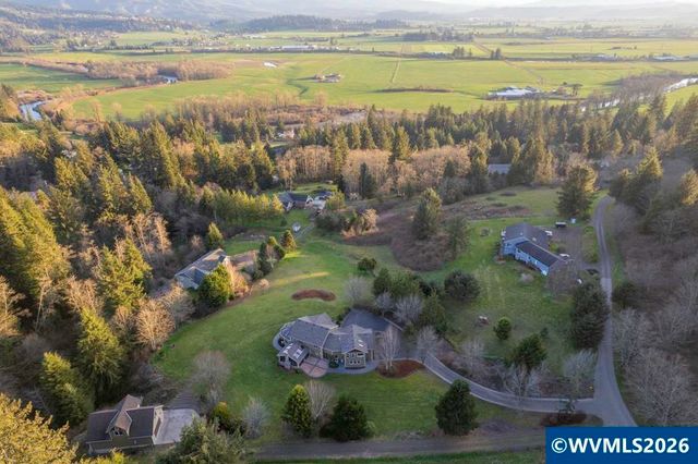 4055 Westwood Dr, Tillamook, OR 97141